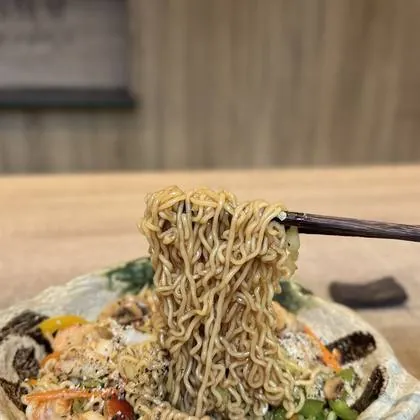 Yakisoba de frango ou camarão